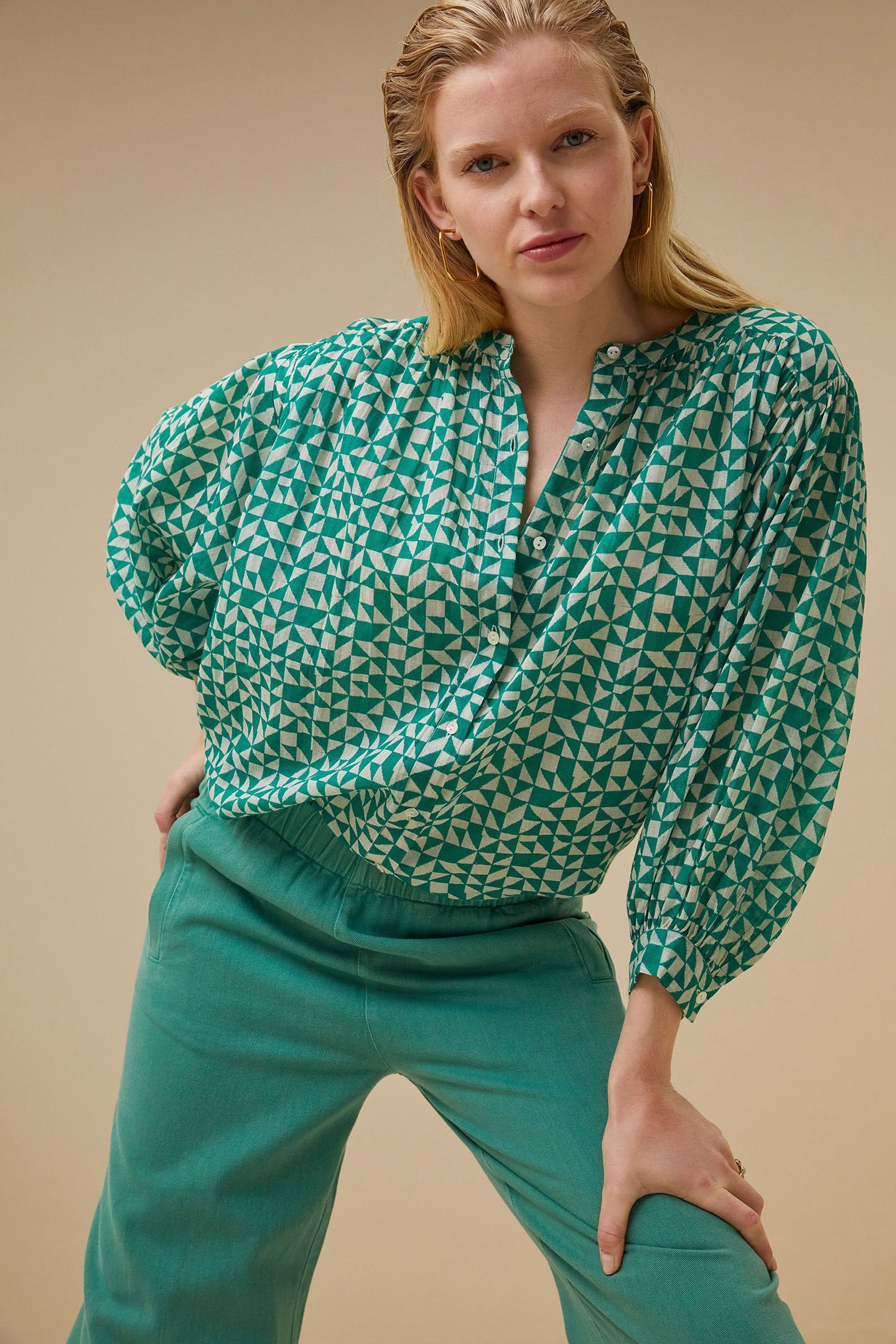 LUCY GRAPHIC BLOUSE GRAPHIC GREEN PRINT 1
