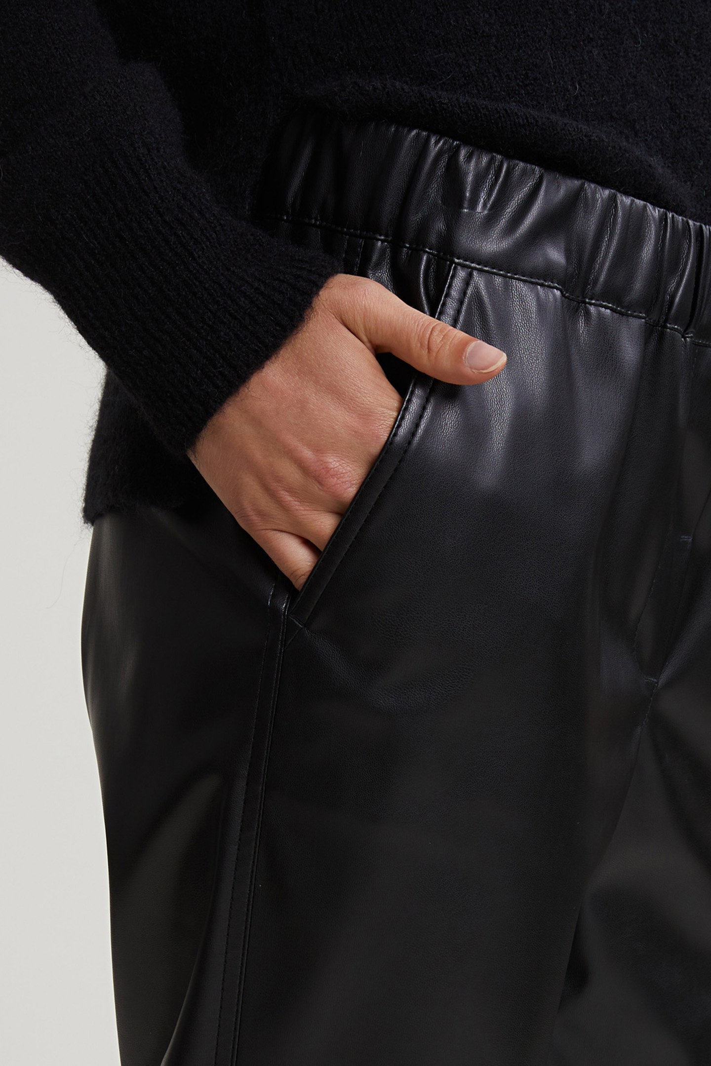BLACK VEGAN LEATHER PANTS 4