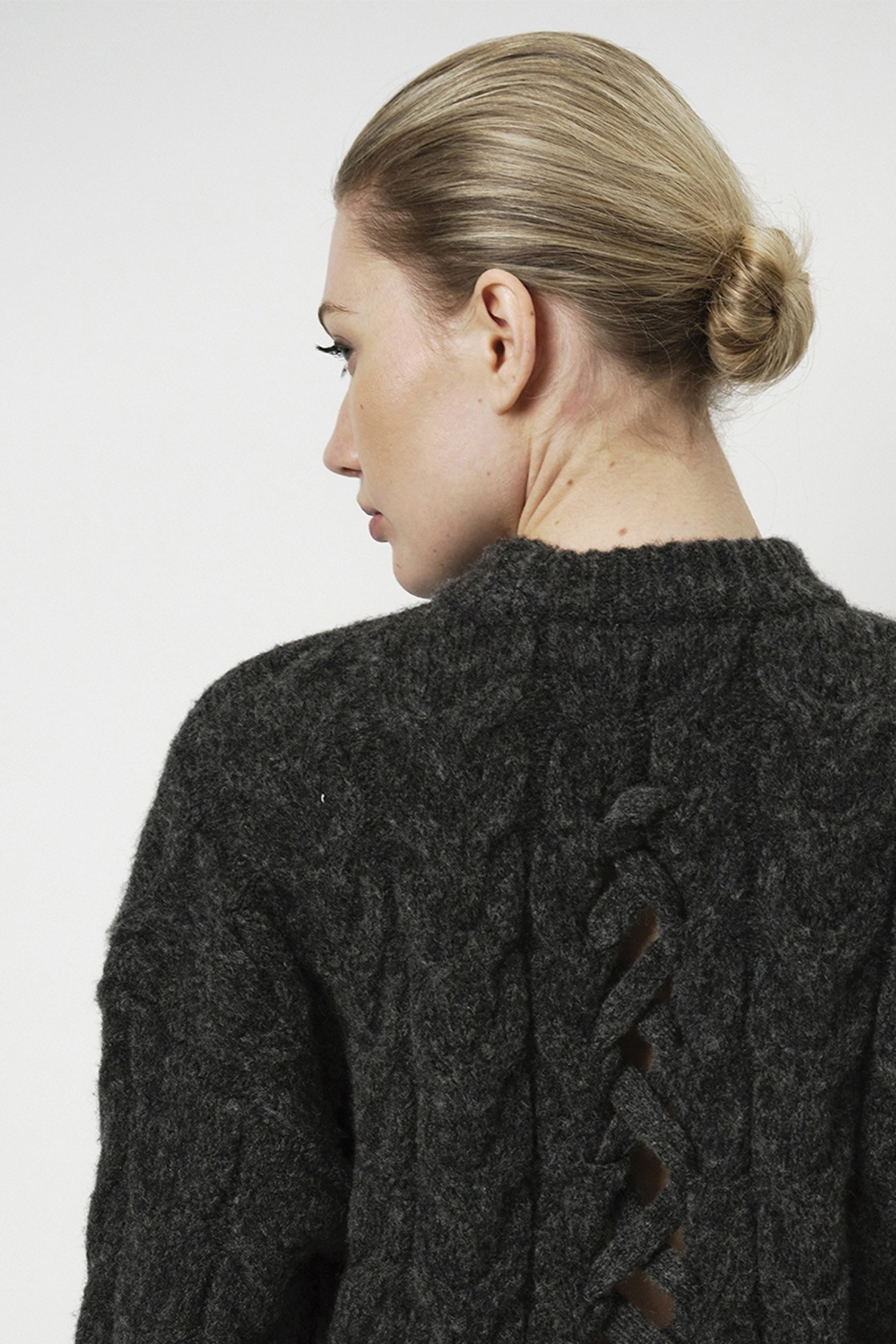 ROSS OPEN-BACK SWEATER GRAPHITE 5