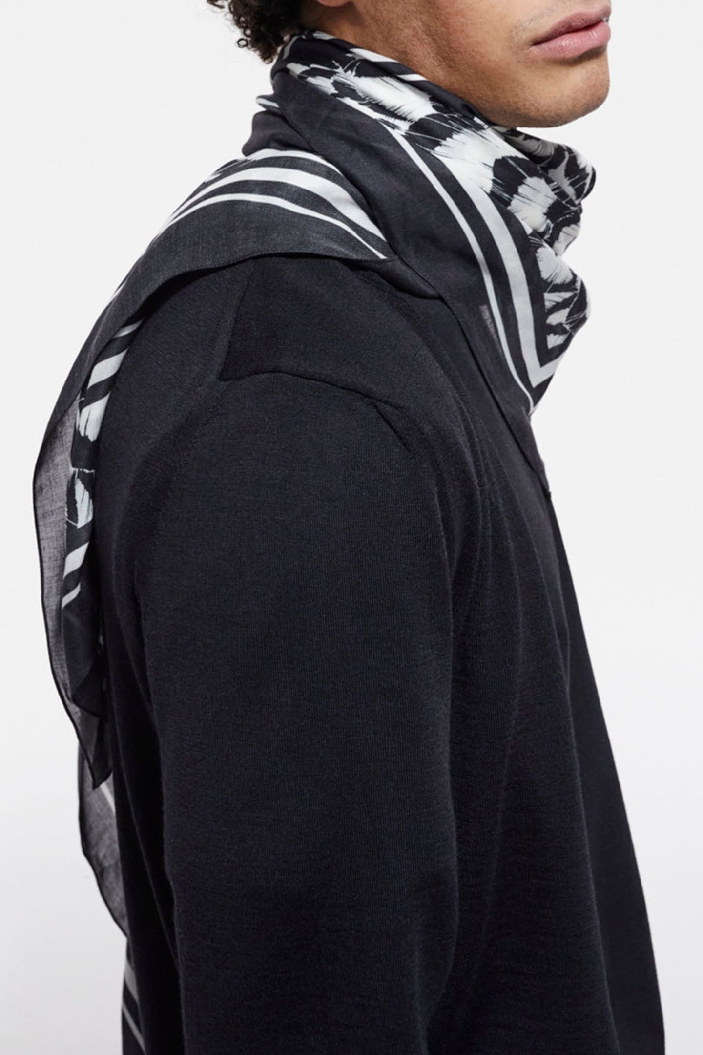 SQUARE SCARF WITH FEATHER PATTERN ECRU 2