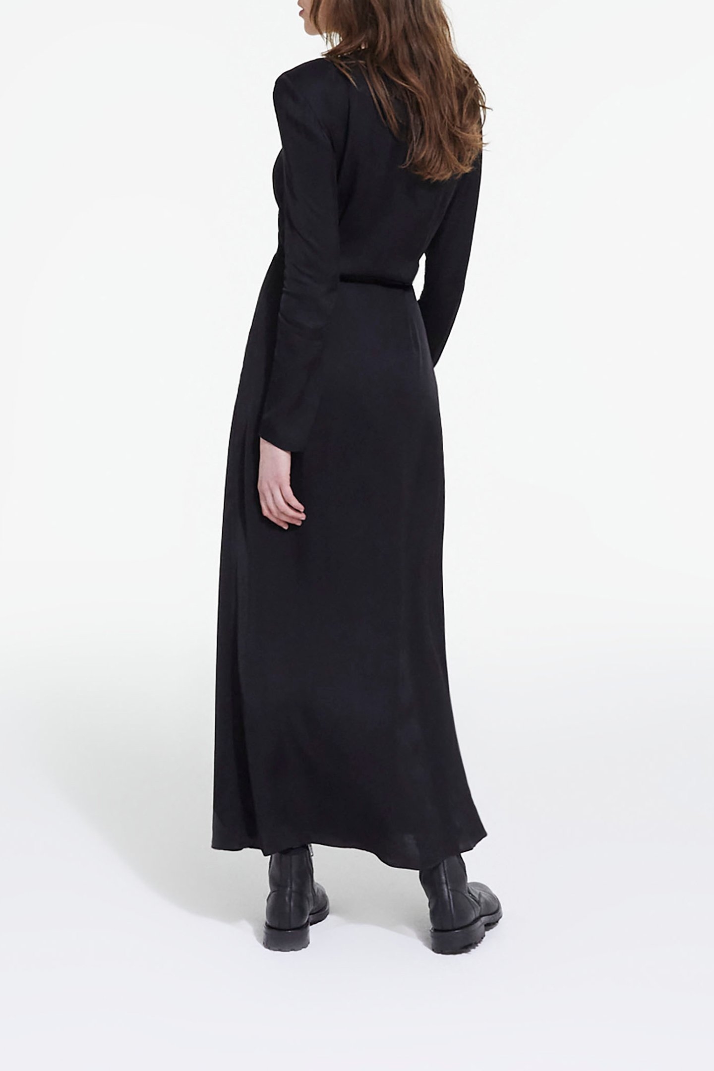 LONG DRESS WITH LONG SLEEVES AND NECKLINE BLACK 2