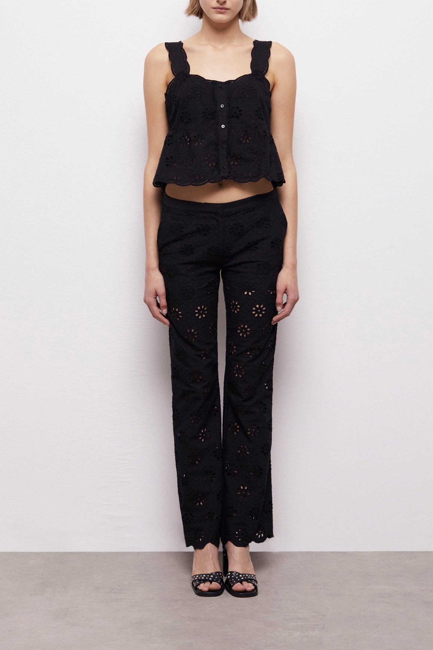 SLEEVELESS TOP WITH BUTTONS IN FRONT BLACK 2