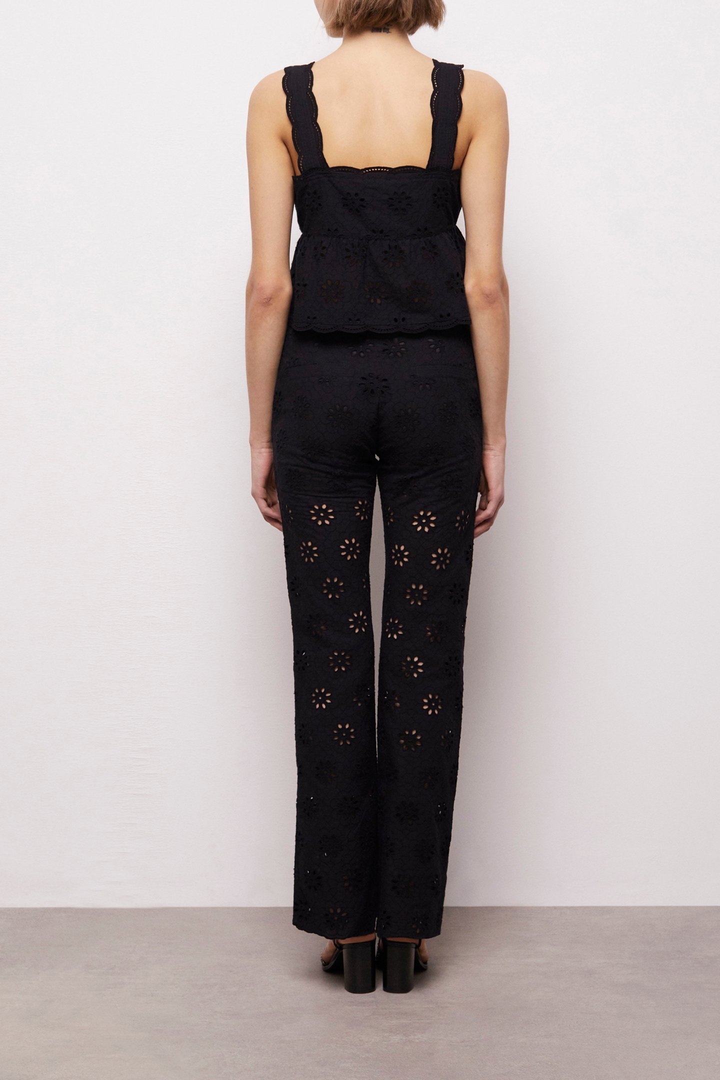 SLEEVELESS TOP WITH BUTTONS IN FRONT BLACK 3