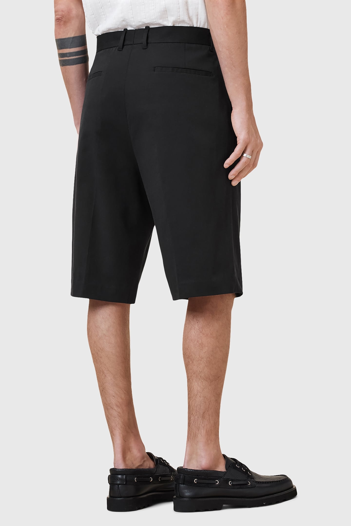 BAY SHORT FADED BLACK 2