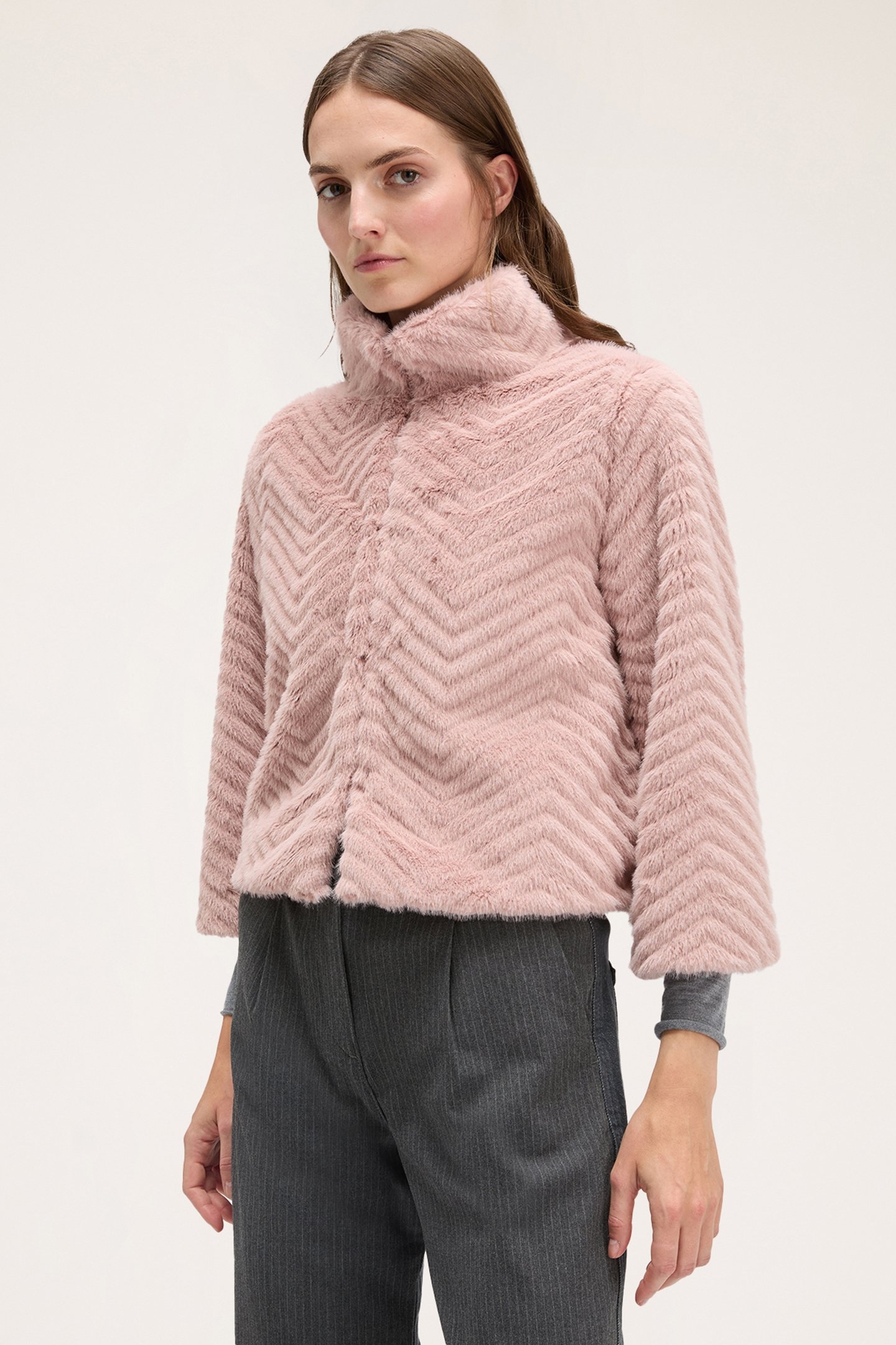 SHORT CHEVRON CUT PLUSH CAPE PINK 1