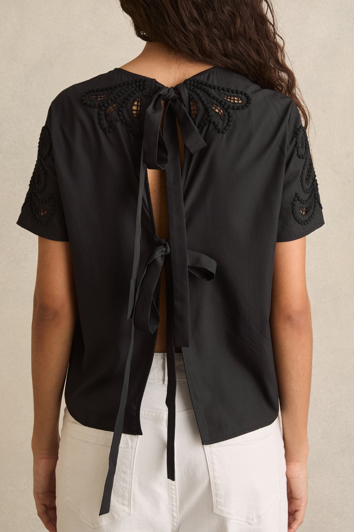 FLORAL CUT OUT TOP BLACK 2