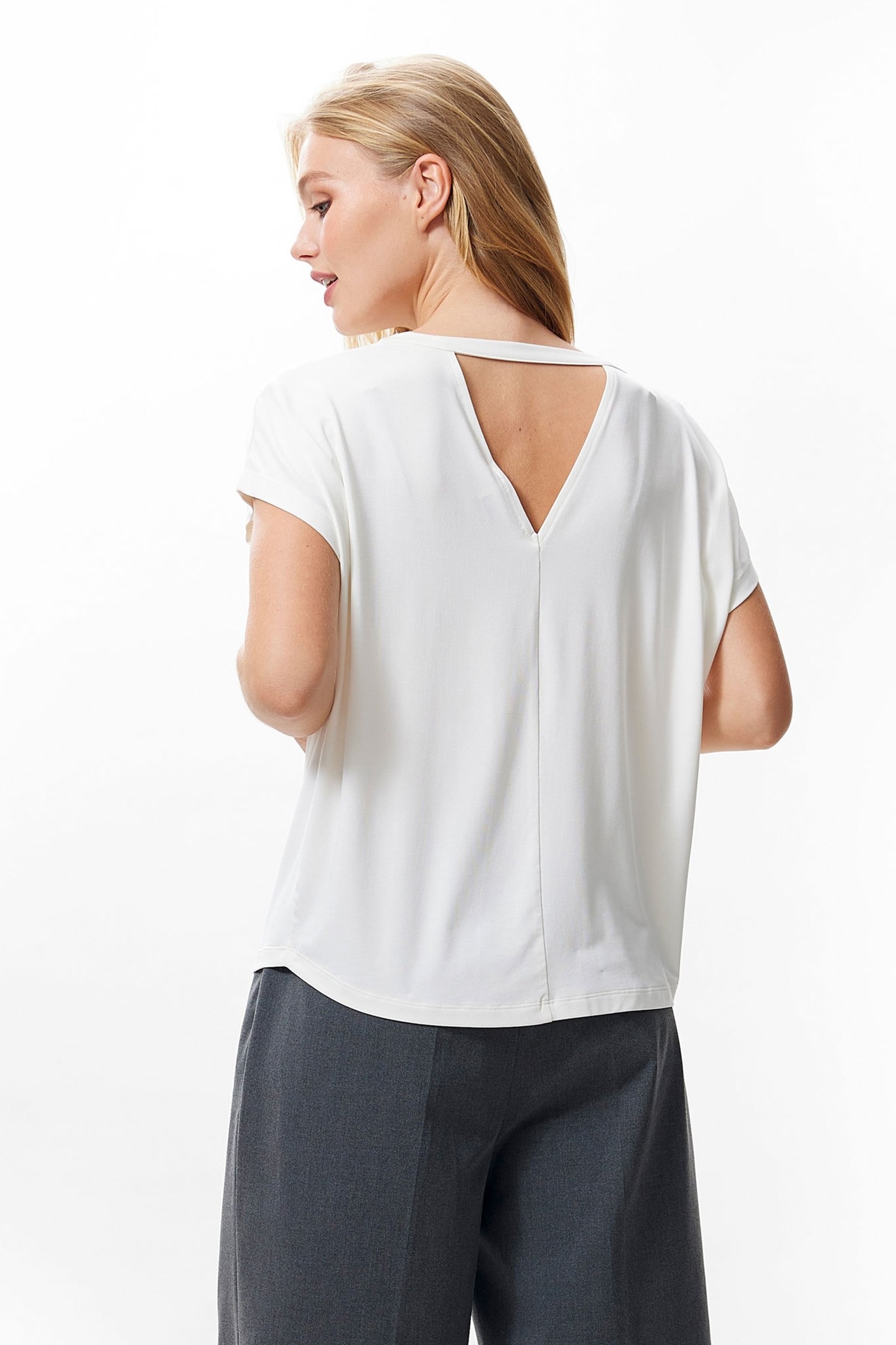 TSHIRT WITH OPEN BACK DETAIL EGRET 3