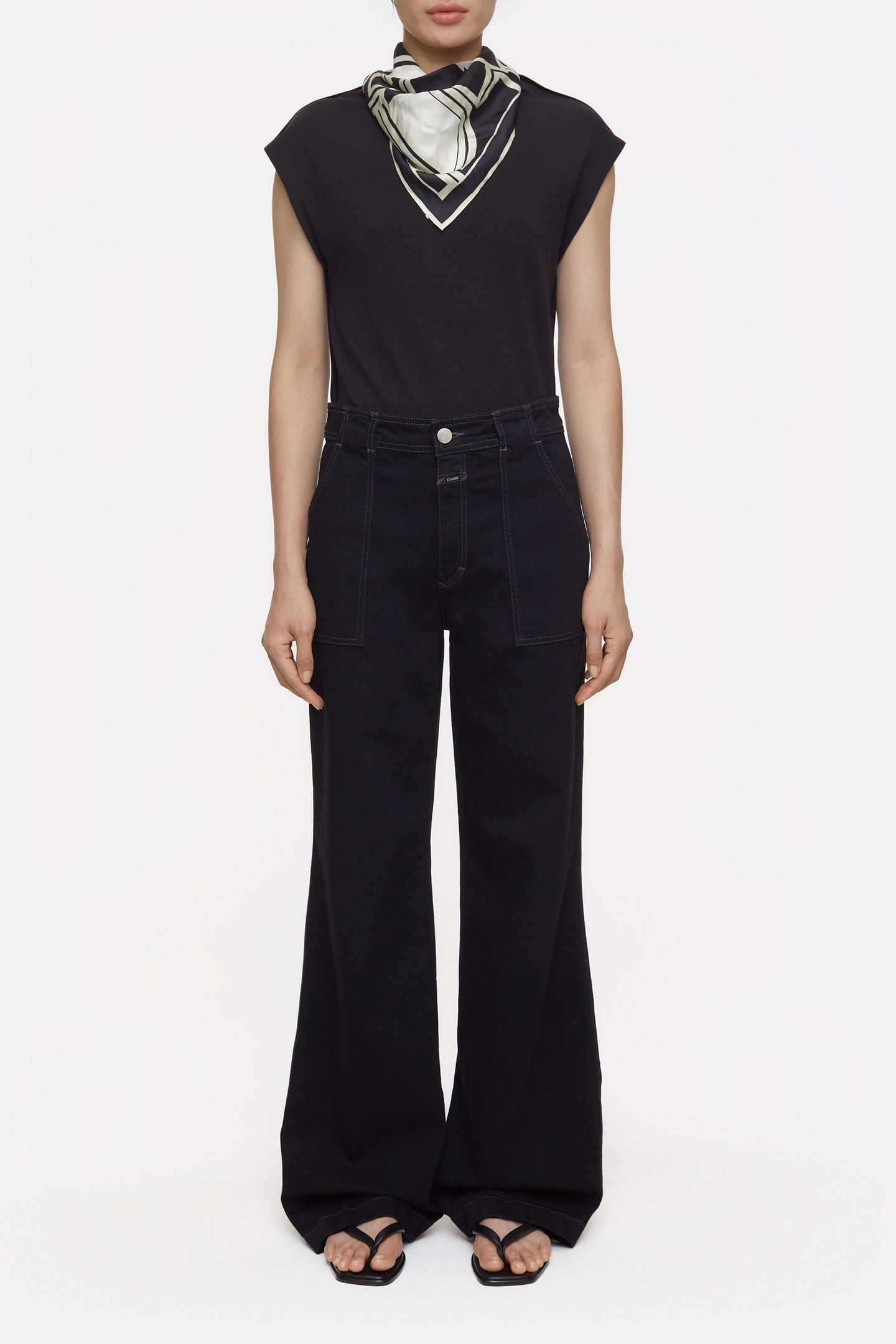 STRAIGHT NECK SLEEVELESS T-SHIRTS BLACK 2