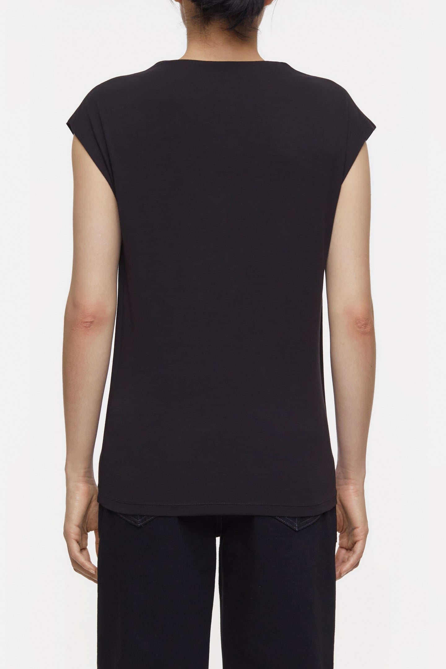 STRAIGHT NECK SLEEVELESS T-SHIRTS BLACK 3