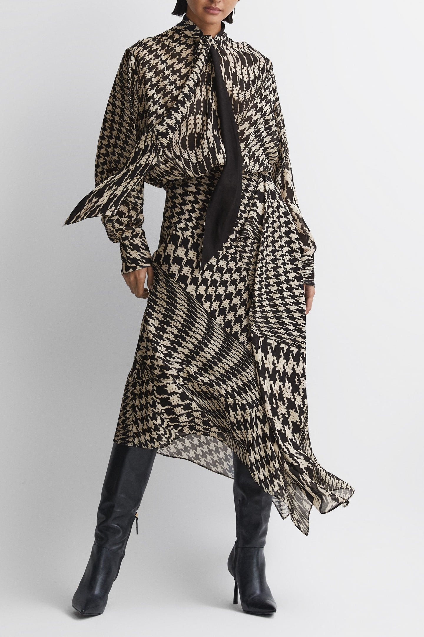 PRINTED ASYM MIDI SKIRT BLACK/WHITE 1