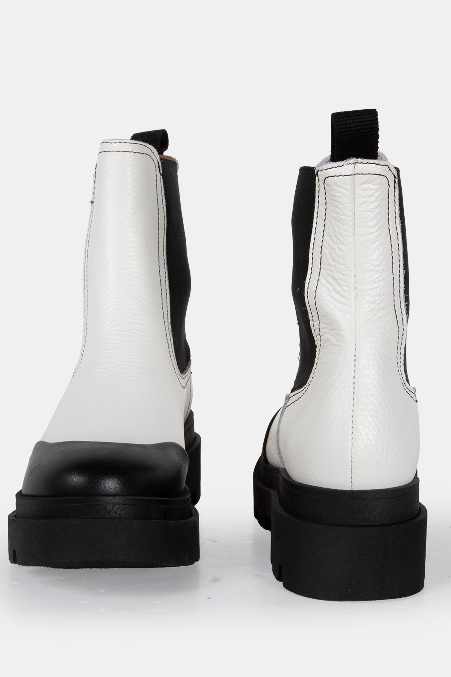 PRAAG WHITE / BLACK 3