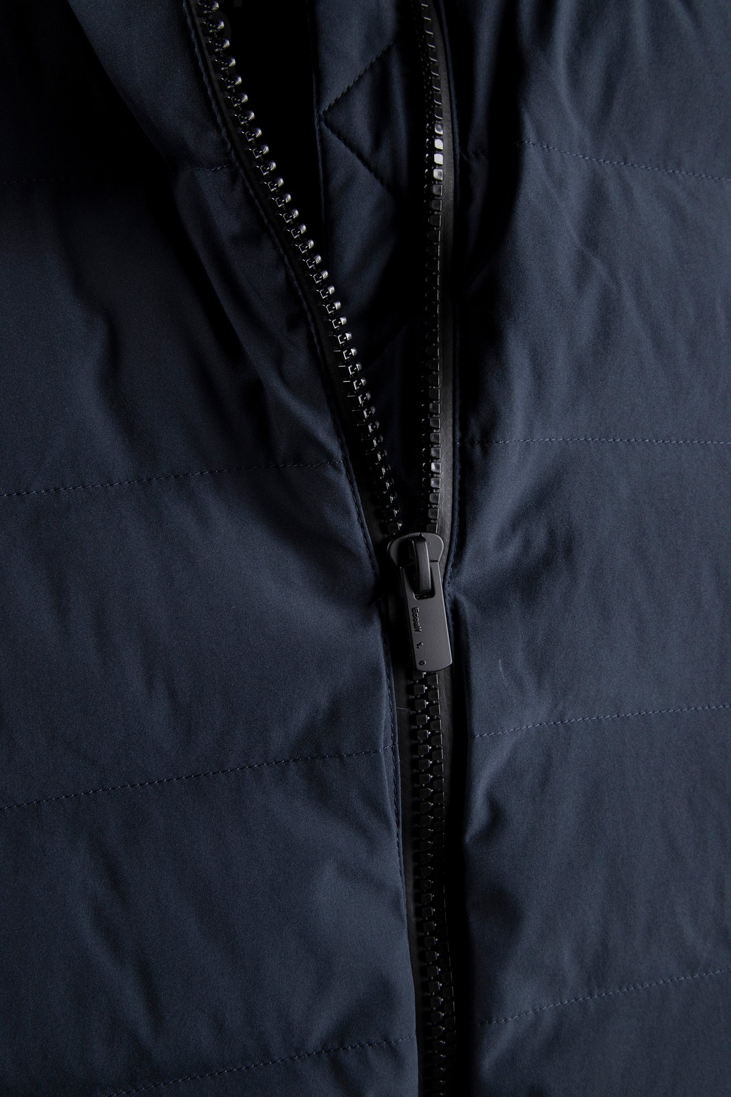 MOUNTAINALF VEST MIDNIGHT NAVY 3