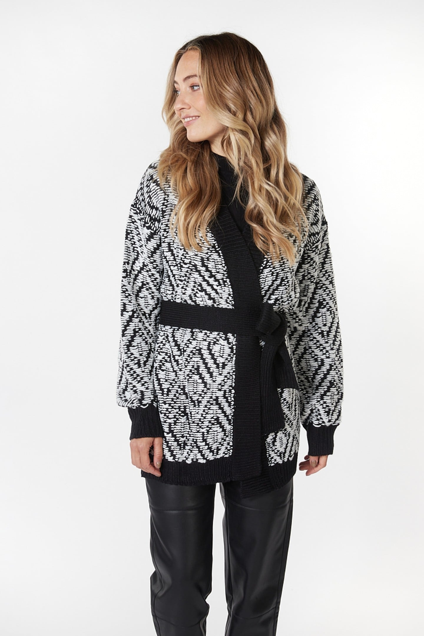 CARDIGAN 3D KNIT BLACK / WHITE 2