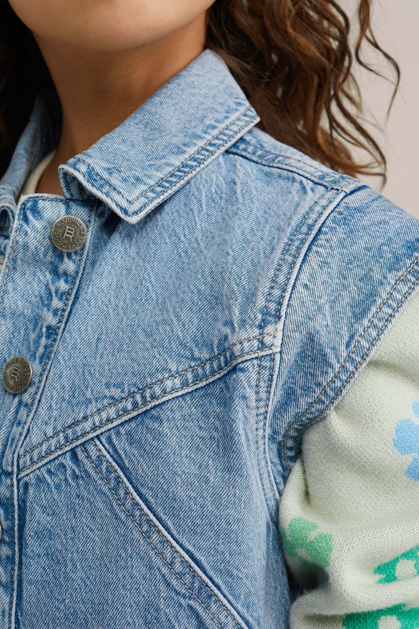 GIRLS GILET LIGHT BLUE 5